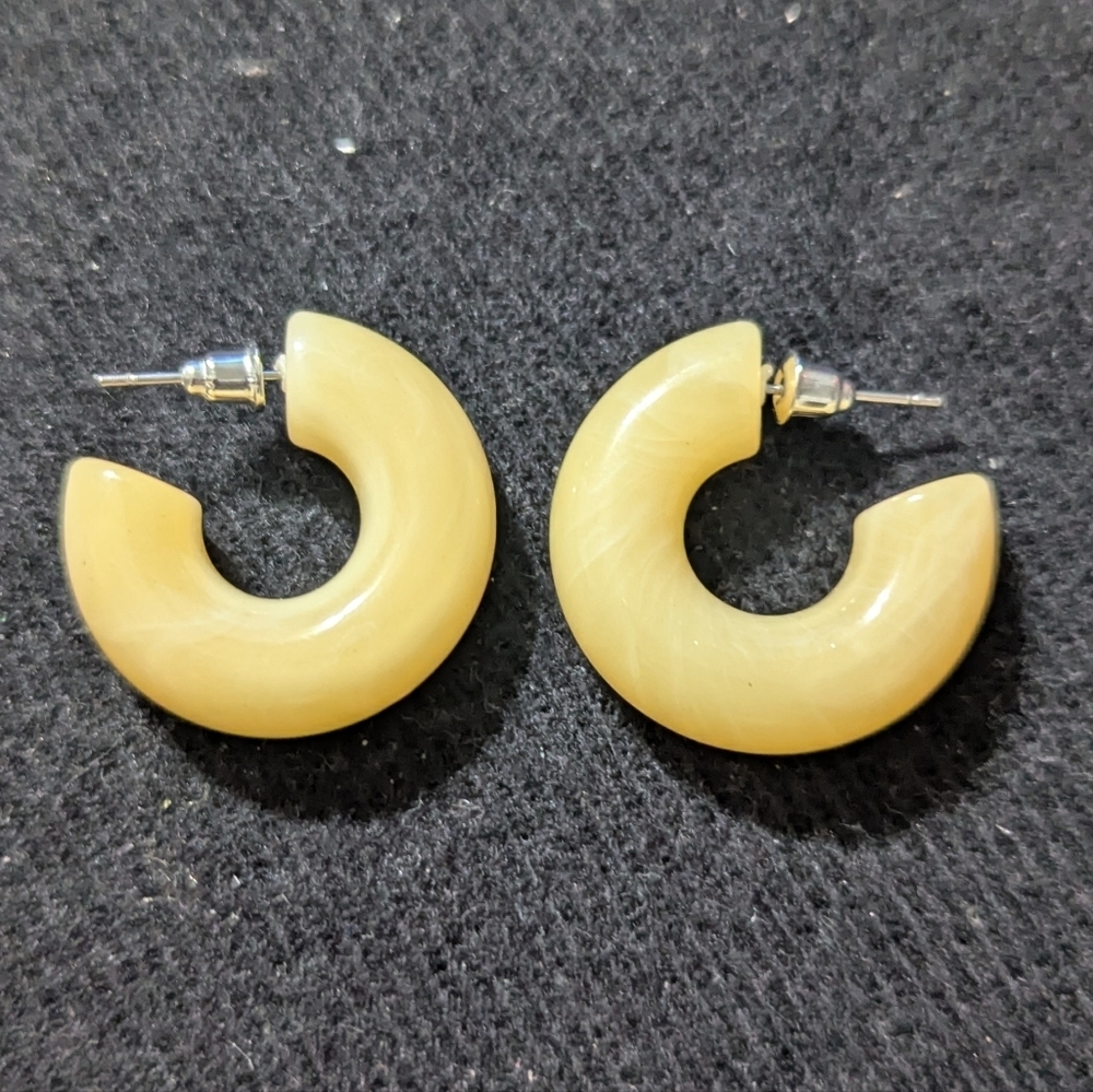 Cream Plastic Lightweight Chunky Hoop Statement Earrings